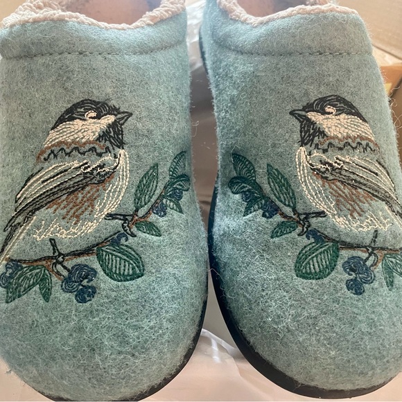 L.L. Bean Daybreak Scuff Motif Women's Slippers - Picture 4 of 8